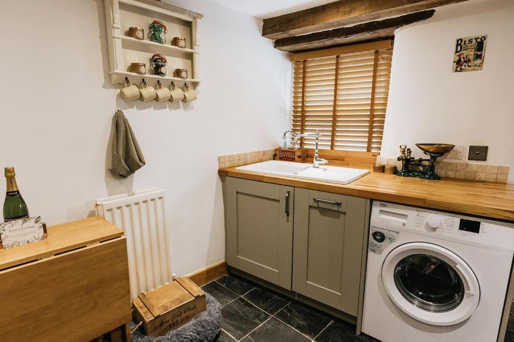Fryers Cottage - Beautiful 2 Bedroom Town & Country Cottage On Edge Of Peak District Wirksworth 外观 照片
