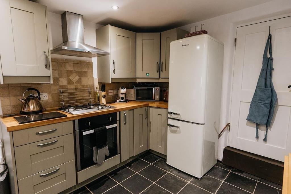 Fryers Cottage - Beautiful 2 Bedroom Town & Country Cottage On Edge Of Peak District Wirksworth 外观 照片